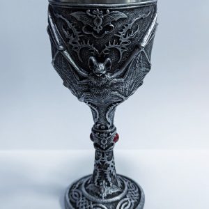Kelch mit Fledermäusen und Pentagramm