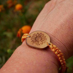 Armband mit Gänseblümchen