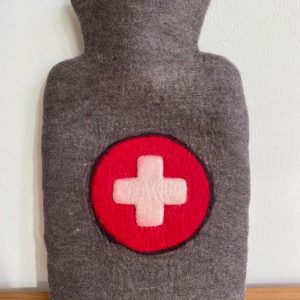 feelz Wärmflasche SCHWEIZ braun aus Merinowolle handgefilzt fair trade Nepal